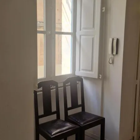 Townhouse In The Heart Of بيت للعطل