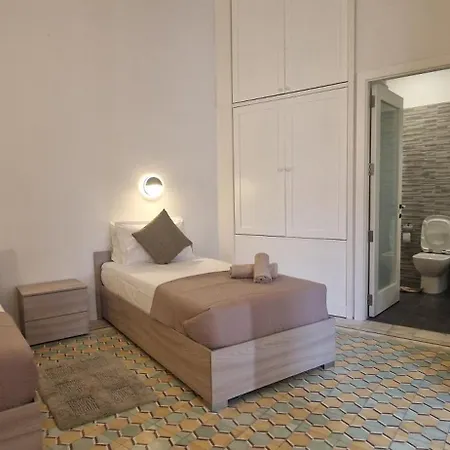 Townhouse In The Heart Of Nyaraló