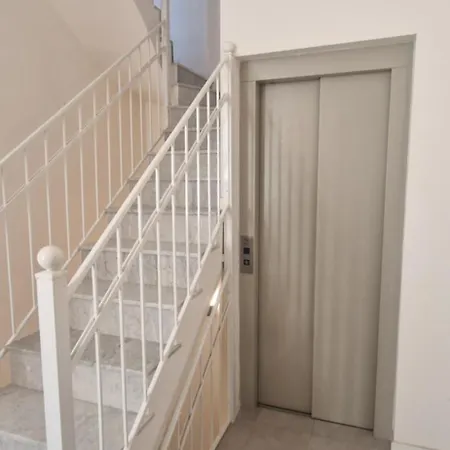 Townhouse In The Heart Of *