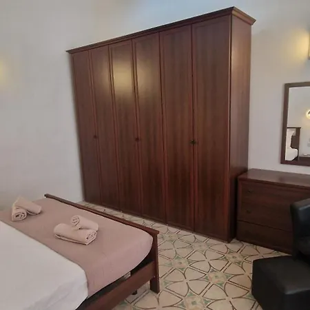 Nyaraló Townhouse In The Heart Of