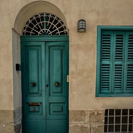 Townhouse In The Heart Of Nyaraló